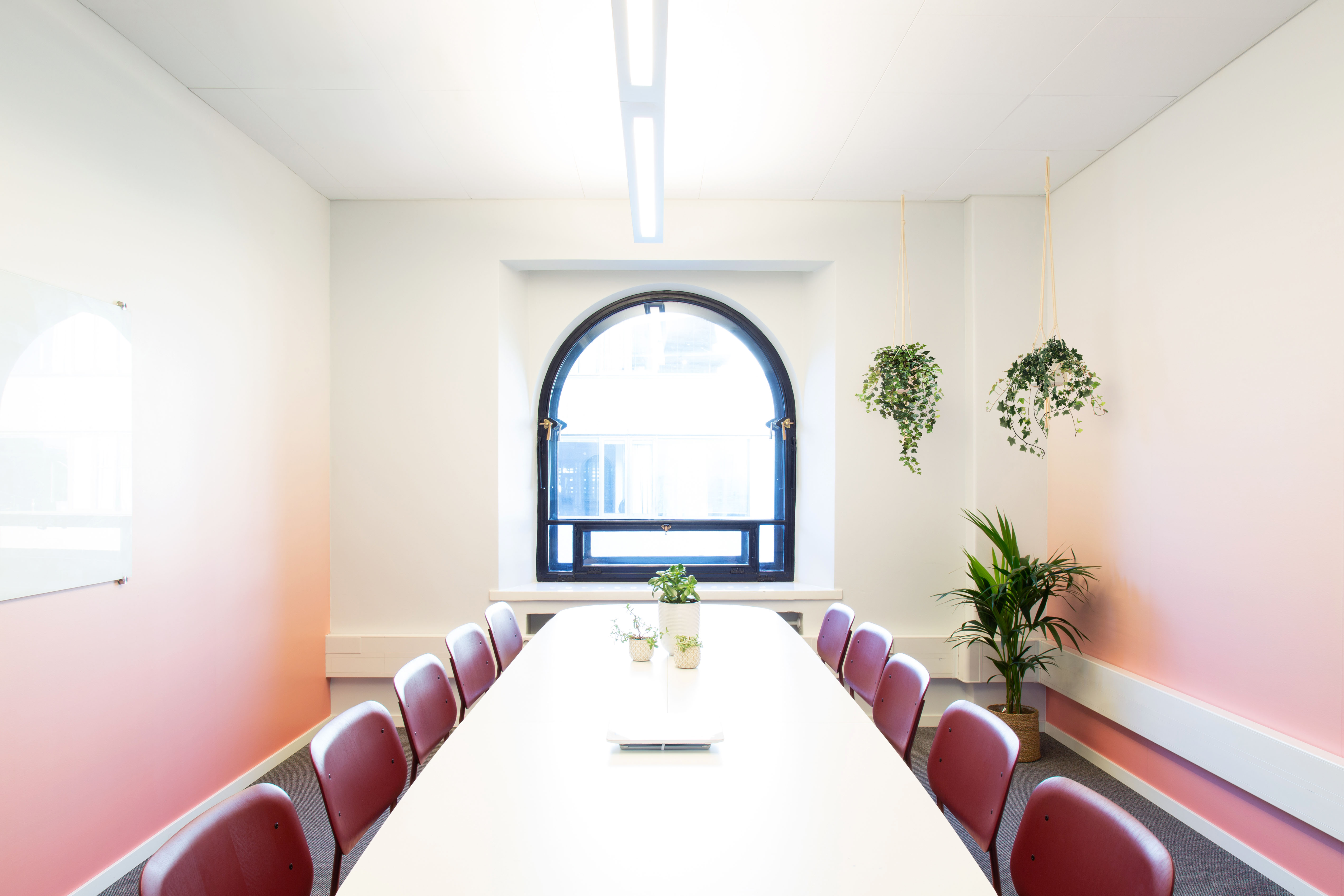 Netlight office meeting room gradient